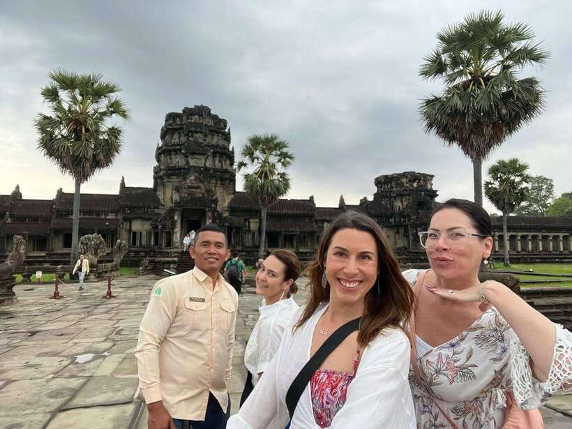 1-Day Angkor Wat Private Tour with Spanish Tour Guide. - Angkor Wat: Outer Galleries, Central Towers, and Bas-Reliefs With Context