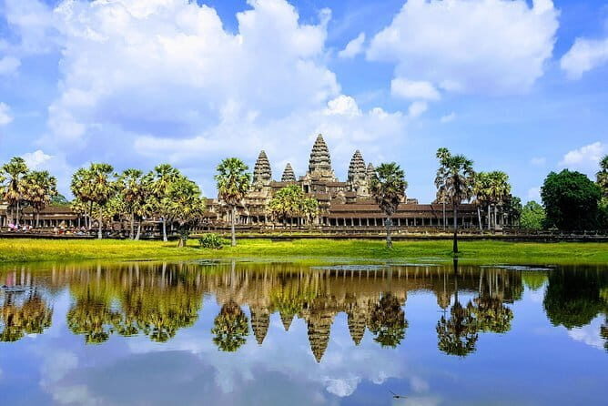 1 day special Tour: Angkor Wat,Bayon,Ta Prohm, Bantey srei and Beng Mealea - Pickup at 7:30 AM and what your guide actually handles