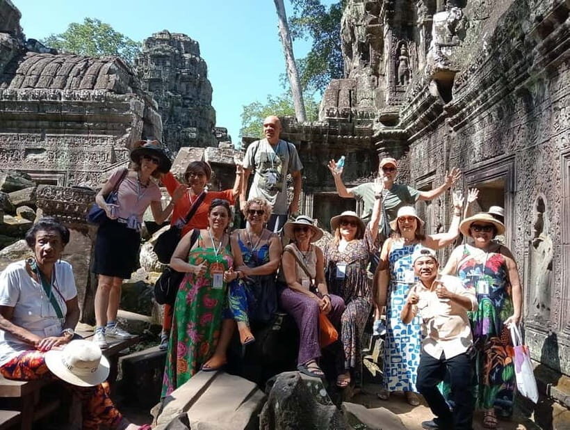 1-Day Trip to Angkor Wat with a Private or Shared Guide in Spanish - Angkor Wat in the afternoon: symbolism you can actually read