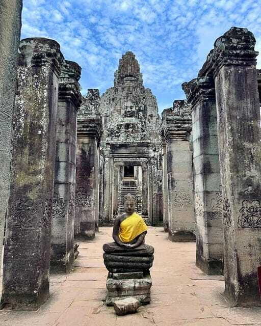 1-Day Trip to Angkor Wat with a Private or Shared Guide in Spanish - Price and value: $40 covers the plan, not the park ticket