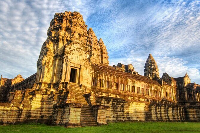 1day private tour to all majestic Temples in Angkor and Sunset - Phnom Bakheng sunset: the climb, then waiting for the light