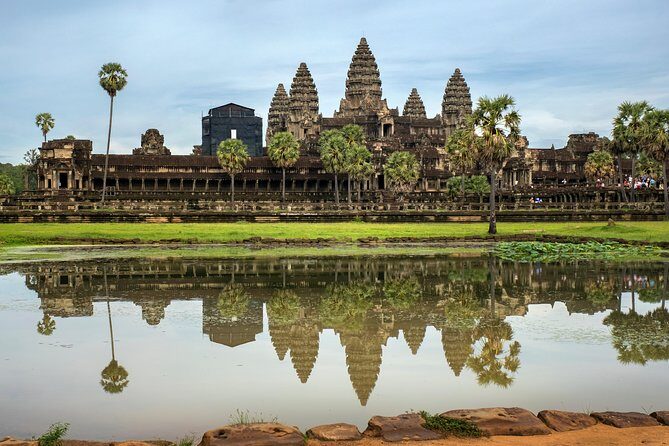 2-Day Angkor Wat Tour - Day 2: sunrise at Angkor Wat, then temples farther north
