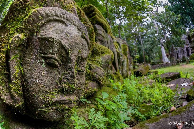 2-Day Angkor Wat With Small, Big Circuit & Banteay Srei Tour - Phnom Bakheng sunset: plan for steps and big views