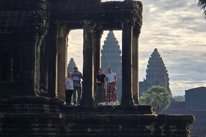 2 Days Tour in Siem Reap including Lunch, Dinner & Apsara Show - Day 1: Kampong Phluk Floating Village by Boat and Kayak