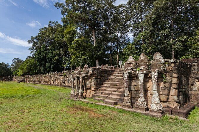 2days Explore Angkor wat Small Tour & Big Tour + Banteay Srei (Private tour) - Banteay Srei: pink sandstone and the signature final day feeling
