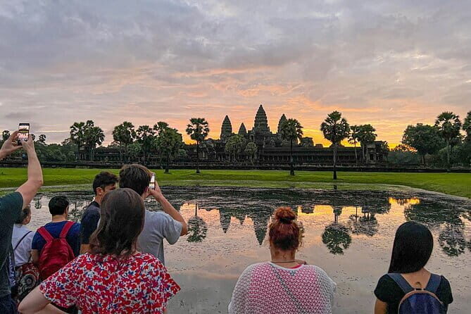 3 Day Angkor Wat Kulen Mountain Beng Mealea and Floating village - Day 1: Angkor Wat, Srah Srang Breakfast, Ta Prohm, and Angkor Thom