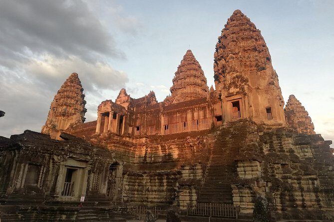 Afternoon Angkor Wat Private Tour with Sunset - Angkor Wat inside and out: what you’ll notice (beyond the postcard)