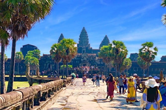 Amazing full day TUKTUK tour - Royal terraces and water: Elephants, Leper King, and Srah Srang