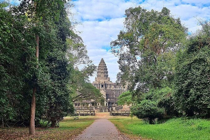 Angkor Explorer by Cambodiajeep - Bayon Temple: many towers, many faces, and a fast final impression