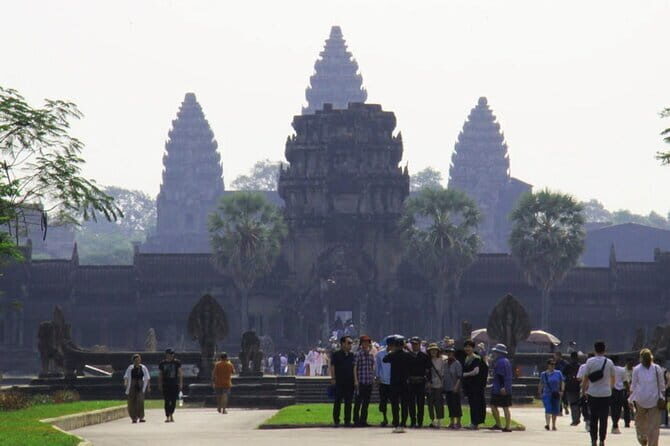 Angkor Sunrise Adventure Private Tour - Stop 2: Banteay Kdei, the Buddhist corridors (about 1 hour)