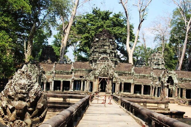 Angkor Sunrise Adventure Private Tour - Private car comfort in Siem Reap: AC, cold towels, and an English driver
