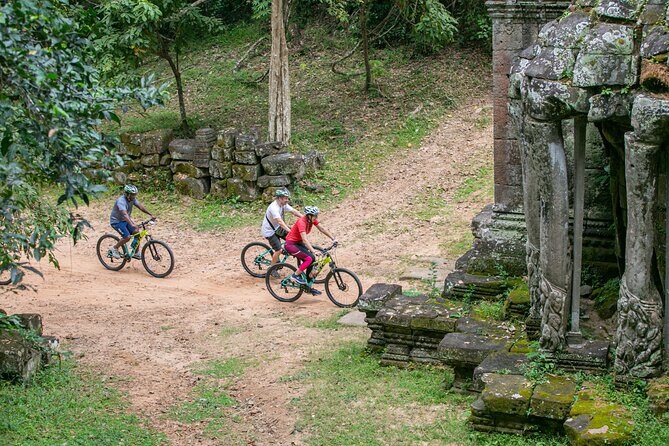 Angkor Sunrise Bike Tour / E-Bike or Tuk Tuk - Guides and group size: the real difference-maker