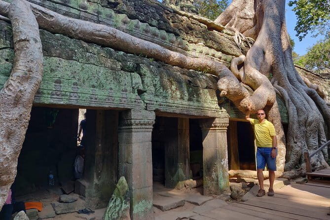 Angkor Temple Tour with Sunset - Small Group - Stop 5: Angkor Thom South Gate—quick photo timing