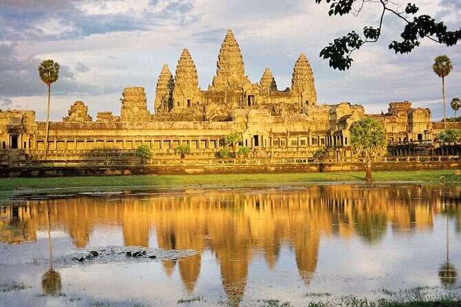Angkor Thom Ta Prohm and Sunset in Angkor Wat Golden Hour Tour - Angkor Wat golden hour: west gate, story carvings, and reflection pool moments