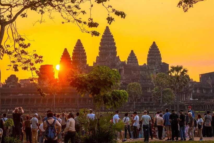 Angkor Wat 1 Day with Sunrise Combined tour with (Tuk Tuk) - Banteay Kdei: A Citadel of Chambers Before the Return