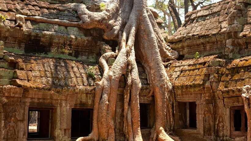 Angkor Wat: 2-Day Sunrise and Floating Village Tour - Tonle Sap Lake and the floating village: daily life above the water