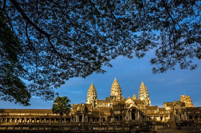 Angkor wat and Small group temples Full day tours - Angkor Thom and Bayon: the city walls and King Jayavarman VII’s faces