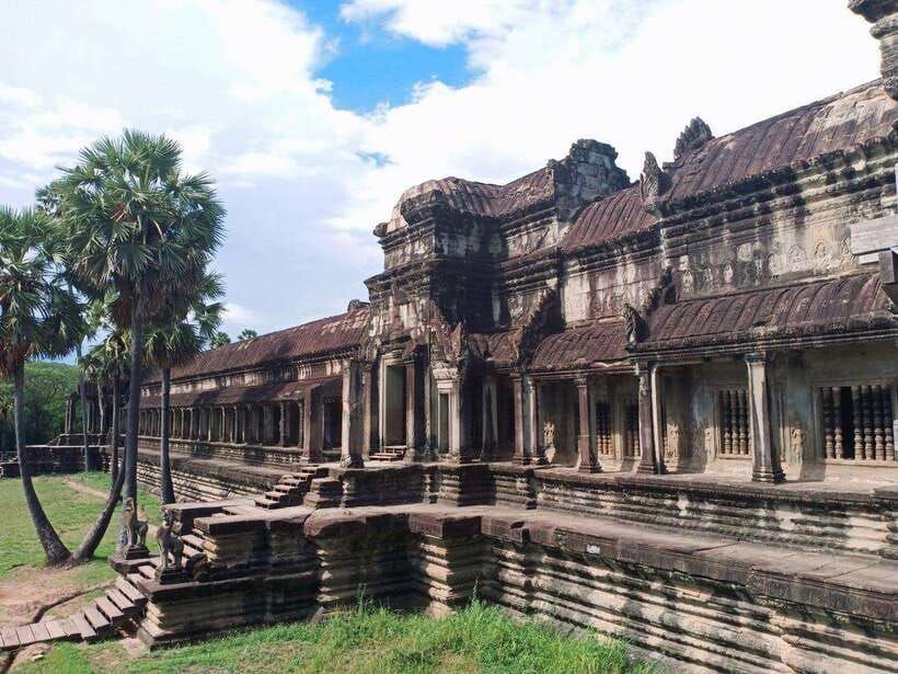 Angkor Wat, Angkor Thom, and Ta Prohm Day Trip with Sunset - Ta Prohm: The Jungle Temple That Looks Like It Grew Up