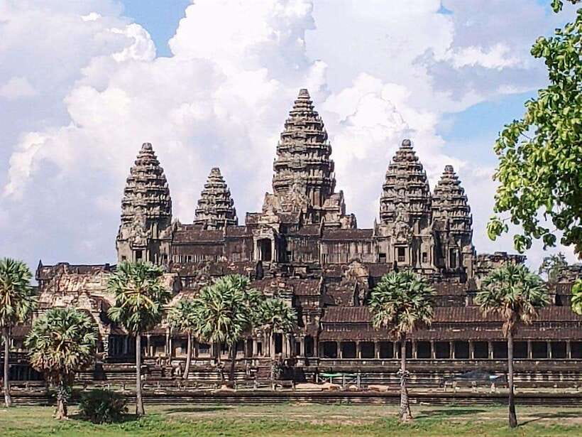 Angkor Wat, Angkor Thom, and Ta Prohm Day Trip with Sunset - Bakheng Hill Sunset: The Climb, the Timing, and Photo Reality