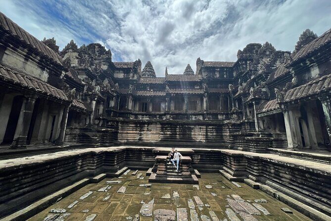 Angkor Wat Bike Tour with Lunch Included - Angkor Thom’s Bayon Temple: Stone Faces and Jayavarman VII Context