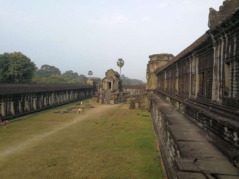 Angkor Wat Full-Day Private Tour with Sunrise - Bayon Temple and the 216 Faces: Your Guide Makes It Make Sense