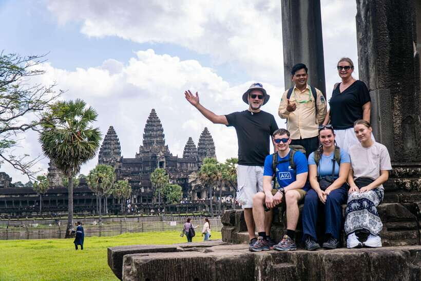 Angkor Wat: Guided Vespa Tour / Tuk Tuk or Car - Getting Picked Up in Krong Siem Reap and Settling Into the Scooter Flow