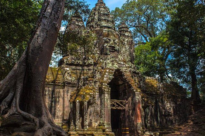 Angkor Wat highlight Tour From Sunrise -Small Group - Angkor Wat sunrise: from darkness to gold (and better photos)