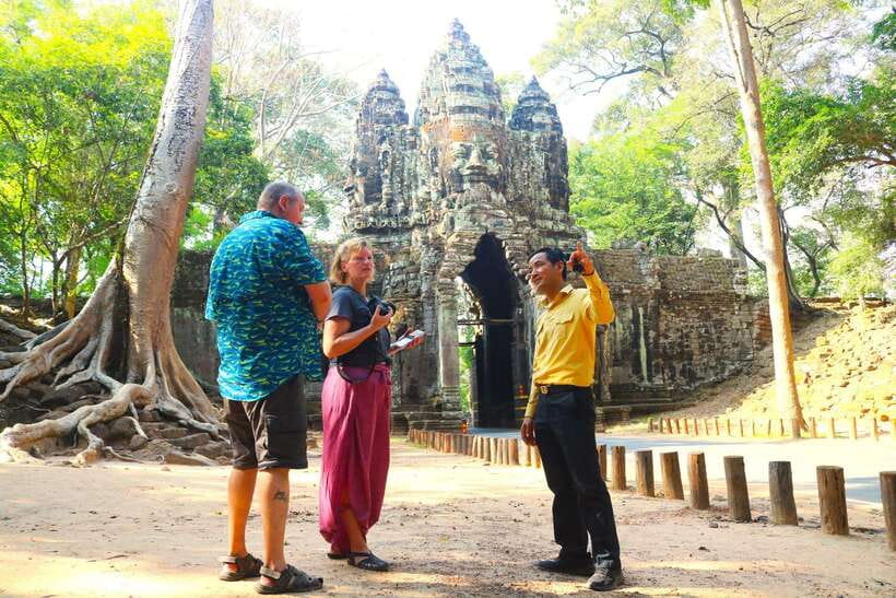 Angkor Wat: Highlights and Sunrise with Spanish Guide - Before-Dawn Pickup and Sunrise Setup in Siem Reap
