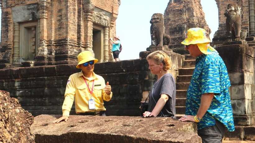 Angkor Wat: Highlights and Sunrise with Spanish Guide - Breakfast Outside Angkor Wat and the Srah Srang Break
