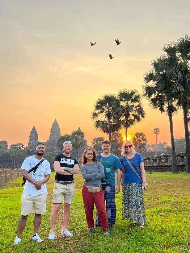 Angkor Wat: Highlights and Sunrise with Spanish Guide - Angkor Thom and Bayon: Faces, Gates, and the Leper King and Elephants