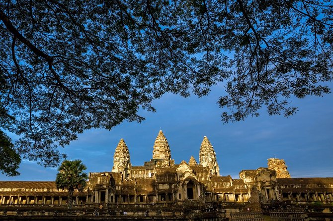 Angkor Wat Private Day Tour from Siem Reap - Stop 3: Angkor Thom South Gate and the scale of the walls