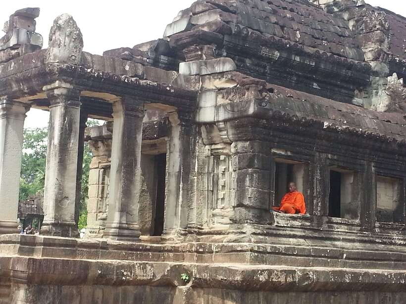 Angkor Wat, Small Circuit Private Tour with Banteay Srei - Lunch break: plan for real heat and real choices