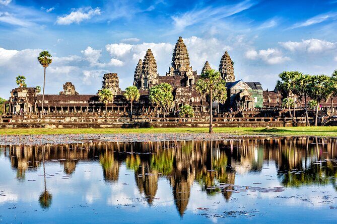Angkor Wat Small Group Tour Inclusive lunch - Angkor Wat: the 400-acre complex, and why you should slow down