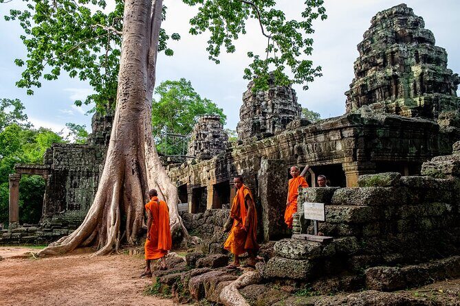 Angkor Wat Small Group Tour Inclusive lunch - The guide can make or break the day