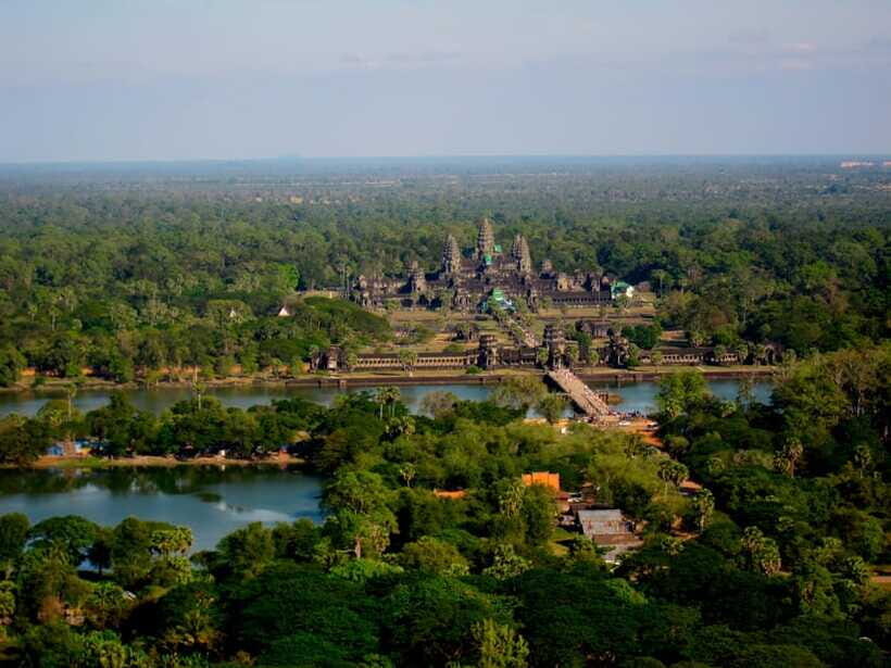 Angkor Wat: Small-Group Tour with Balloon Ride and Lunch - Lunch, bottled water, and a small-group rhythm that saves your energy