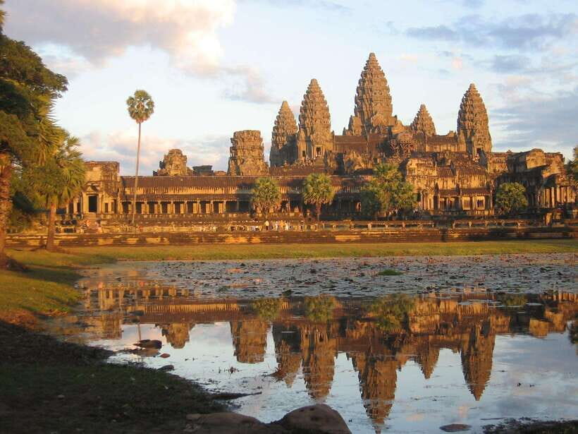 Angkor Wat: Small-Group Tour with Balloon Ride and Lunch - Angkor Wat: what the guide helps you notice first