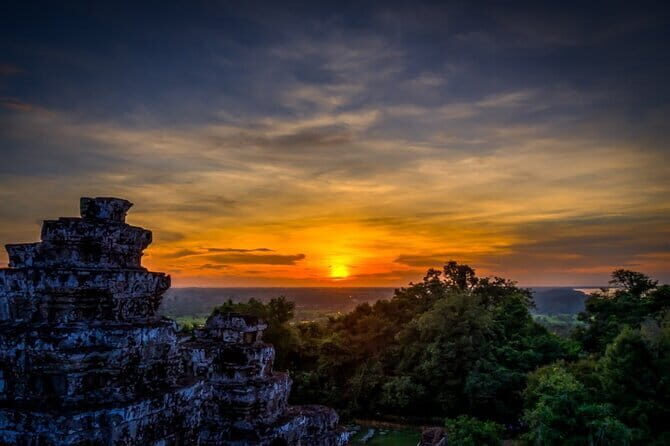 Angkor Wat & Small Tour with Bonteay Srei Temples - Ta Prohm: the jungle temple effect, roots and all