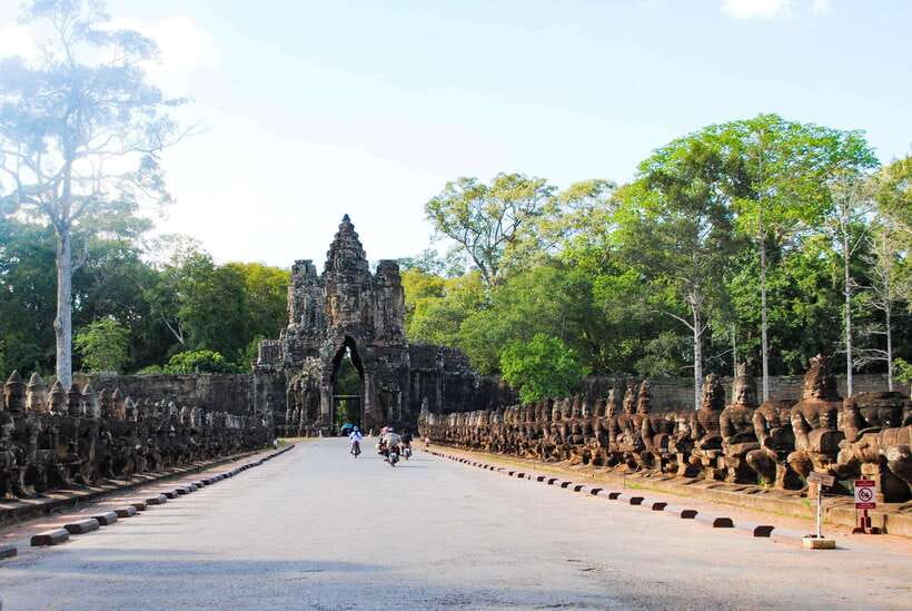 Angkor Wat Small Tour With Private Tuk Tuk - Bayon and Takeo: Two More Stops, One Flowing Schedule