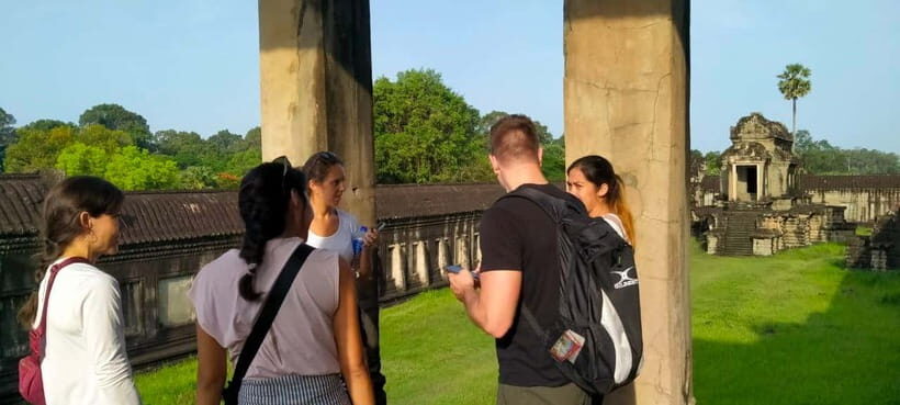 Angkor Wat Sunrise Private Tuk-Tuk Guided Tour - Breakfast and Lunch Near the Temples: Fuel That Keeps the Day Enjoyable