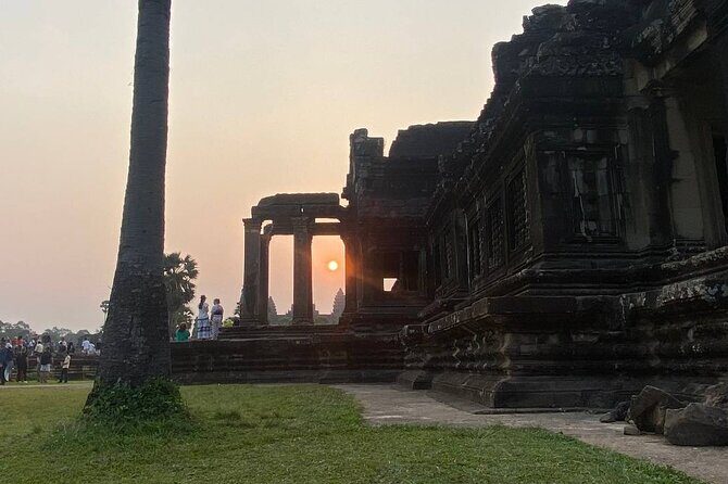 Angkor Wat Sunrise Tour & Archaeological Park Exploration - Why Angkor Wat Sunrise Beats the Midday Option