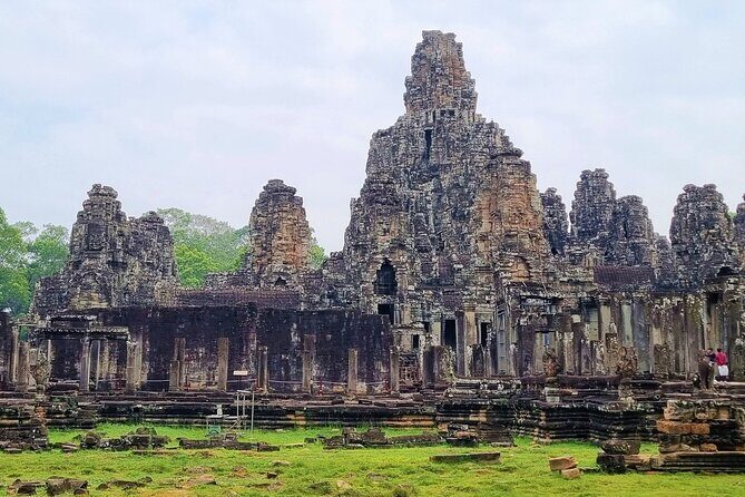 Angkor Wat, Ta Promh, Banteay Srei, Bayon temples Private Tour - Stop 1: Angkor Wat and how to read its bas-reliefs