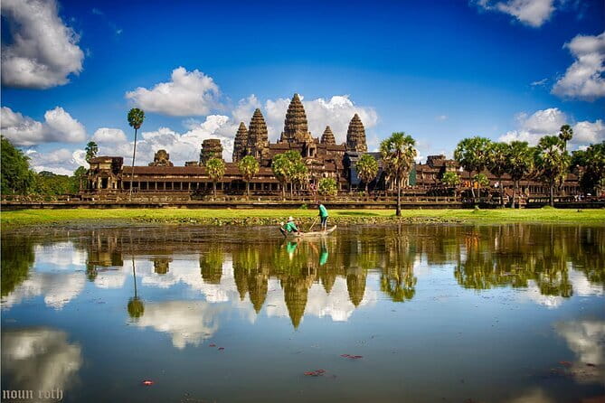 Angkor Wat Tour Deutsch | Private Führung - Stop 2: Angkor Thom Walls, Bayon Temple, and the 200 Smiles
