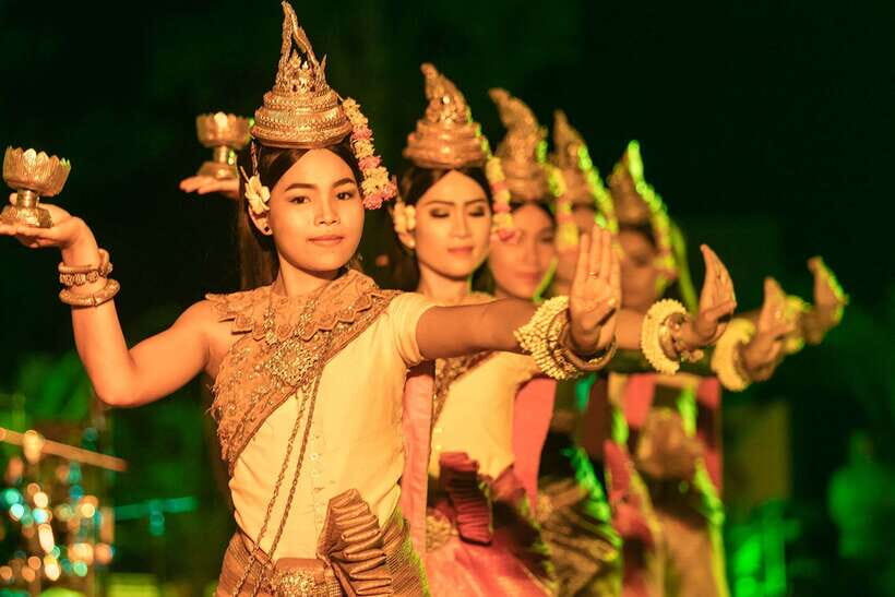 Apsara Dance Show with Dinner by Tuk-Tuk Roundtrip Transfer - Who should book this Apsara show with dinner?