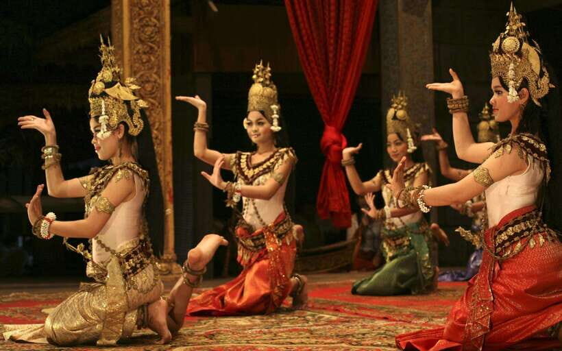 Apsara Dance Show with Dinner by Tuk-Tuk Roundtrip Transfer - Four-course Khmer dinner: what you’re eating besides the show