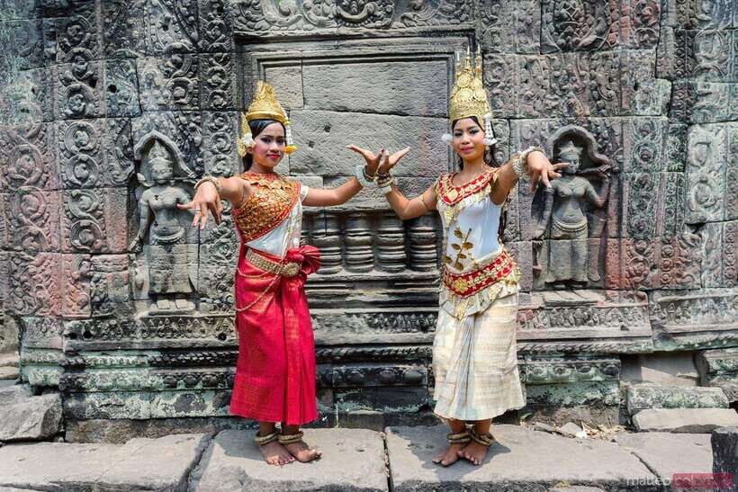 Apsara Dance Show with Dinner by Tuk-Tuk Roundtrip Transfer - Timing and pacing: how the night usually flows