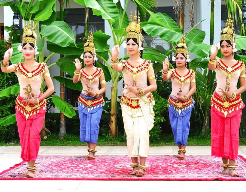 Apsara Dance Show with Dinner by Tuk-Tuk Roundtrip Transfer - Drinks, comfort, and the small-group feel