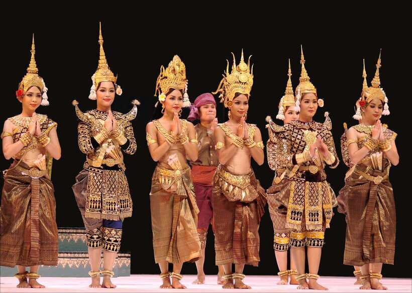 Apsara Dance Show with Dinner by Tuk-Tuk Roundtrip Transfer - Getting there the easy way: private tuk-tuk roundtrip transfer