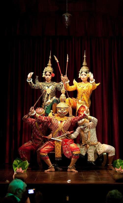 Apsara Performance include Dinner & hotel pick up - Dinner at the international buffet: how to get the most out of it