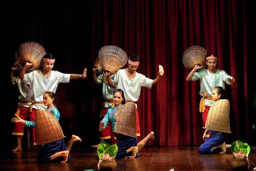Apsara Performance include Dinner & hotel pick up - Small group size (up to 8) and the English driver benefit