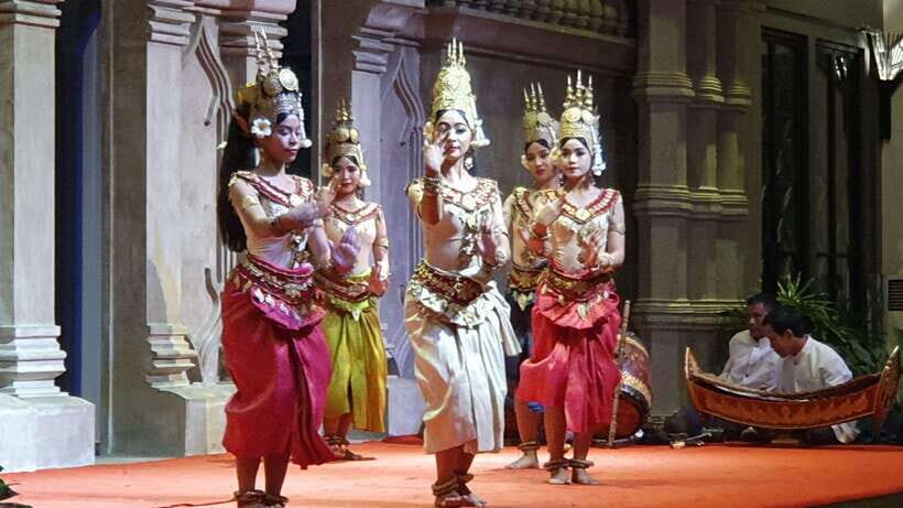 Apsara Performance Including Buffet Dinner & Hotel Pick up - The hand-gesture language that makes the dance readable